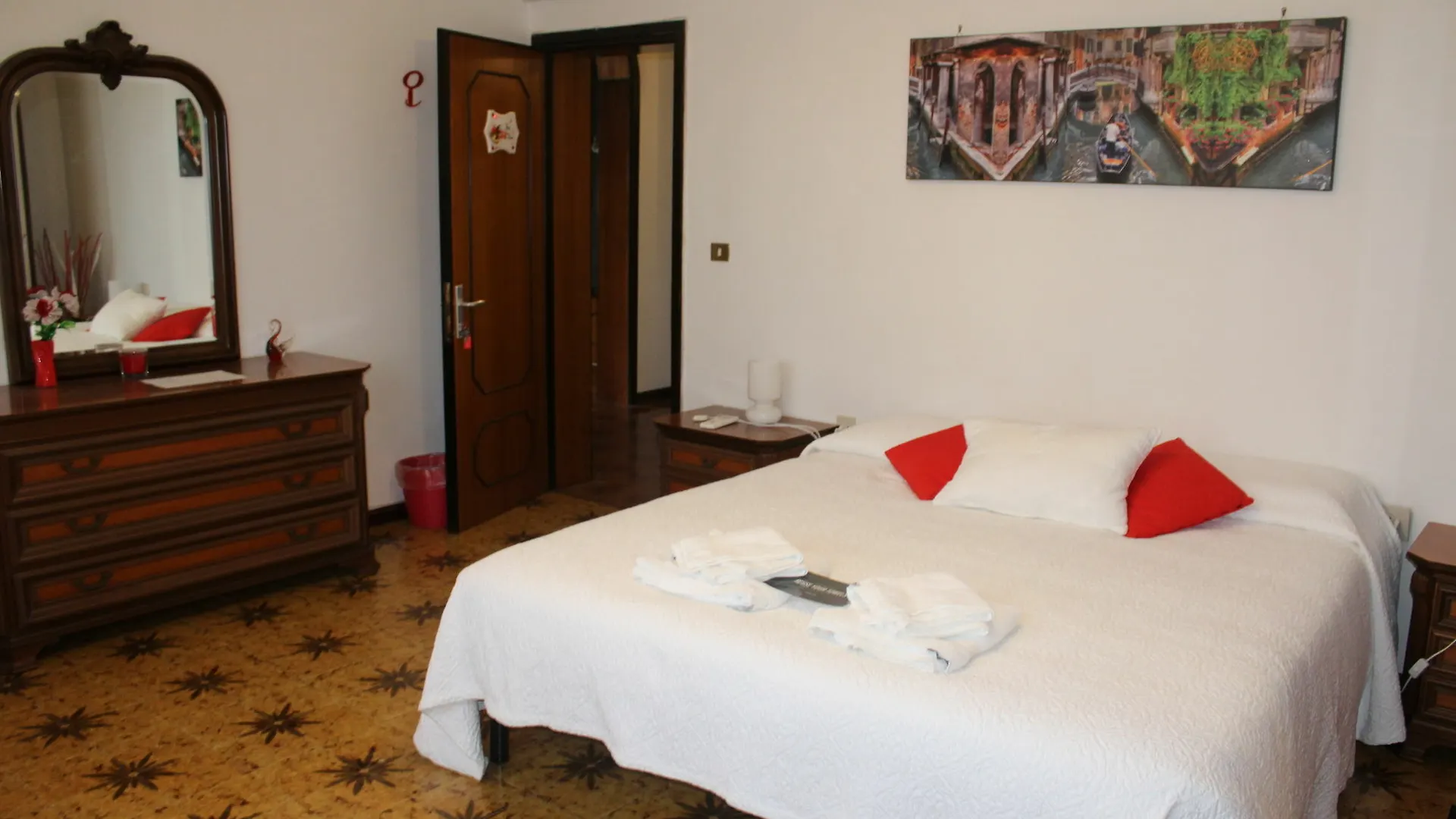 *** לינה וארוחת בוקר טסרה B&B Airport Venice Diego איטליה